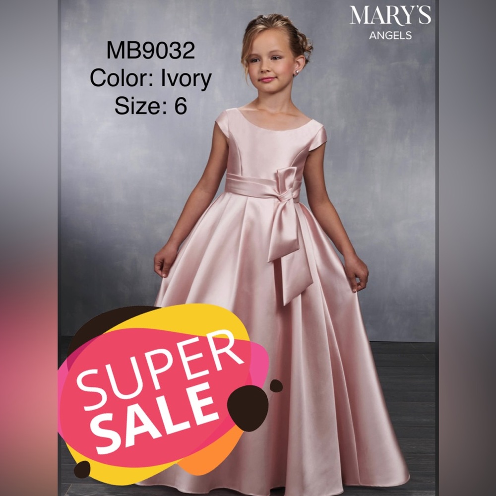 Mary’s Bridal Flower Girl dress Color: ivory Size:6